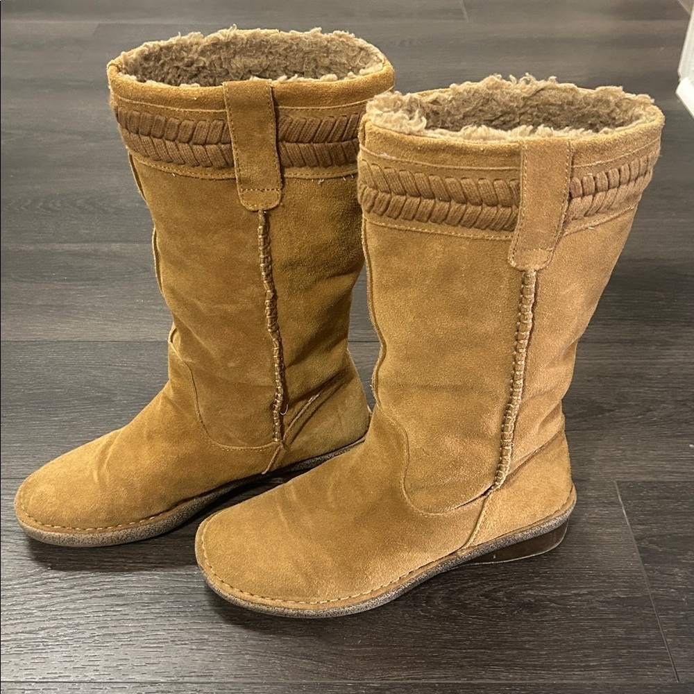 Bjorndal Tan Suede Women's Boots with Sherpa lining and braid trim - Picture 2 of 6